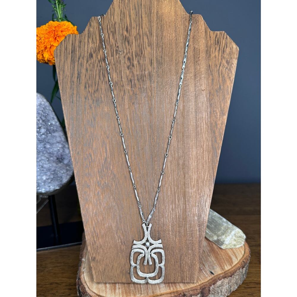 Vintage Avon Silver Tone Pendant & Jointed Chain